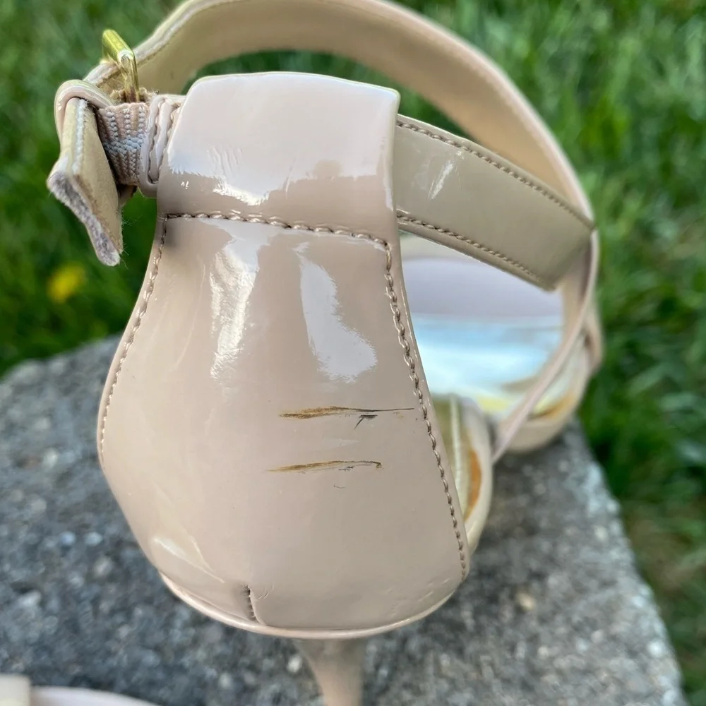 STEVE MADDEN~DANCER~COUPLE SCUFF MARKS AS SHOWN~PATENT LEATHER~SIZE 7 1/2~BR